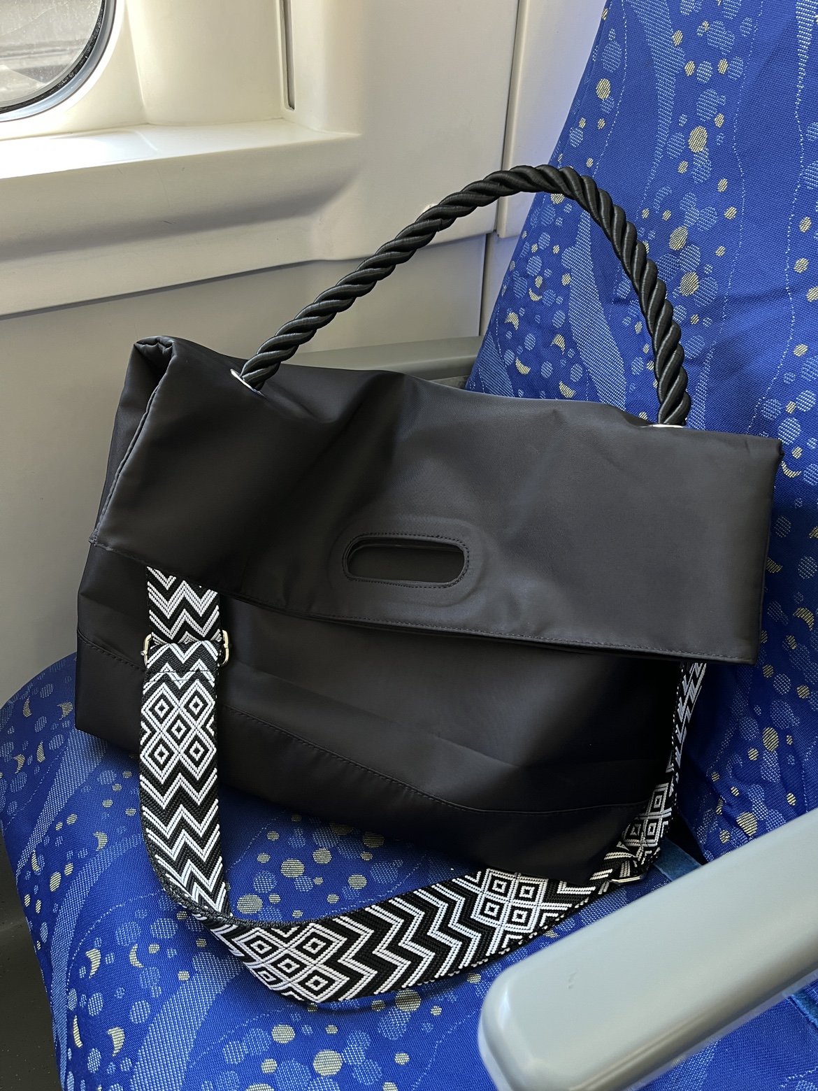 Black bag (black and white stripes, broad shoulder belts, original black shoulder belt)